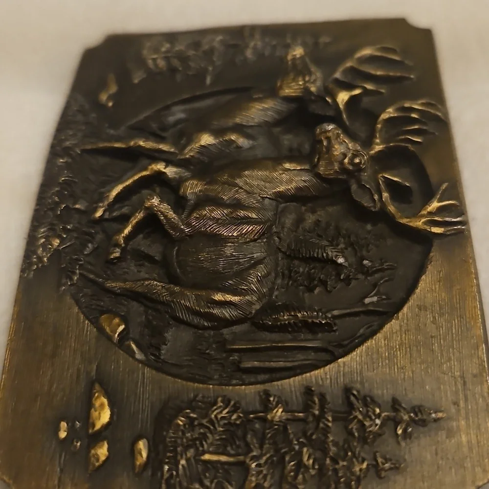 Vtg BERGAMOT 1990 Elk Deer Hunter Outdoorsman Belt Buckle